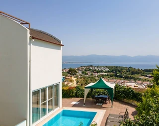Kuşadası Kadınlar Denizi'nde Deniz Manzaralı, Özel Havuzlu, Lüks Villa - 2