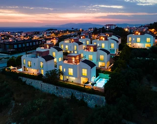 Kuşadası Kadınlar Denizi'nde Deniz Manzaralı, Özel Havuzlu, Lüks Villa - 4