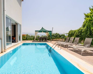 Kuşadası Kadınlar Denizi'nde Deniz Manzaralı, Özel Havuzlu, Lüks Villa - 3