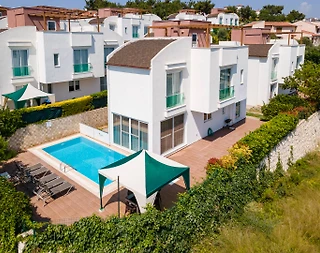 Kuşadası Kadınlar Denizi'nde Deniz Manzaralı, Özel Havuzlu, Lüks Villa - 1