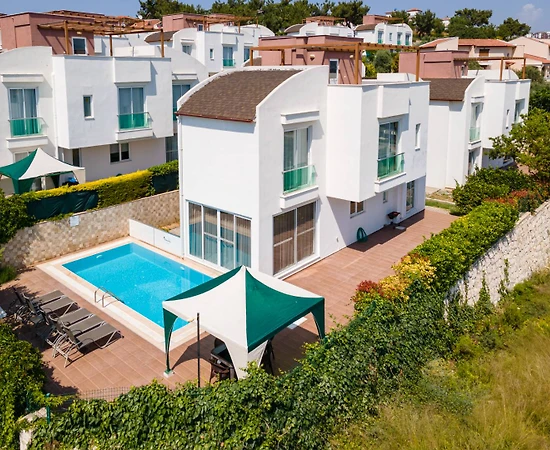 Kuşadası Kadınlar Denizi'nde Deniz Manzaralı, Özel Havuzlu, Lüks Villa - 1