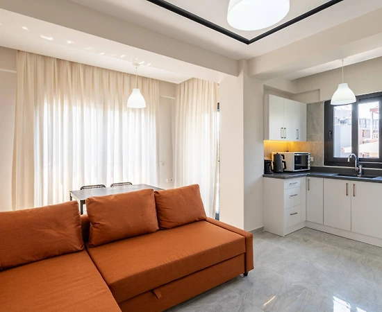 Kuşadası Kadınlar Denizi'nde Denize Yakın, Konforlu, Modern Suite  - 1