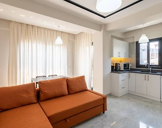 Kuşadası Kadınlar Denizi'nde Denize Yakın, Konforlu, Modern Suite - 1