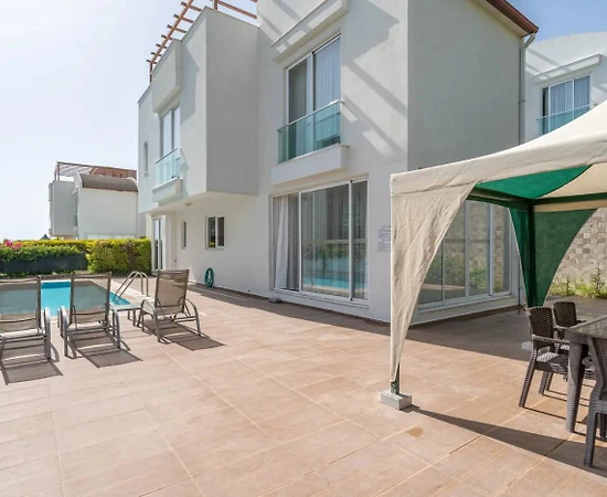 Kuşadası Kadınlar Denizi'nde Doğa İçerisinde, Özel Havuzlu, Lüks Villa - 1