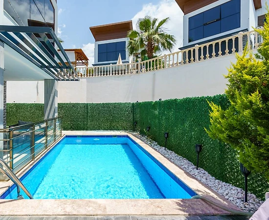 Aydın Kuşadası'nda Kadınlar Denizine Yakın, Özel Havuzlu, Lüks Villa - 1