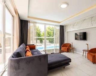 Kuşadası Kadınlar Denizi'nde Site İçerisinde, Özel Havuzlu, Lüks Villa - 4