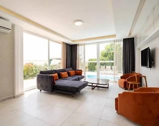 Kuşadası Kadınlar Denizi'nde Site İçerisinde, Özel Havuzlu, Lüks Villa - 5