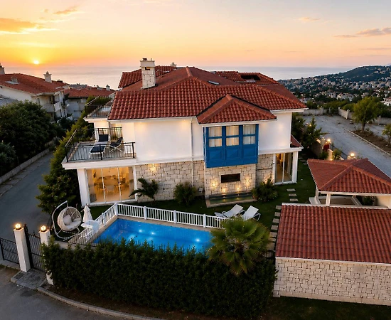 Kuşadası Karaova'da Eşsiz Deniz Manzaralı, Özel Havuzlu, Lüks Villa - 1