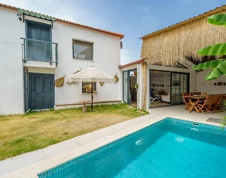 Kuşadası Kirazlı'da Huzurun Kucağında, Özel Havuzlu, Lüks Taş Villa - 1