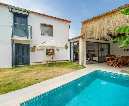 Kuşadası Kirazlı'da Huzurun Kucağında, Özel Havuzlu, Lüks Taş Villa - 1