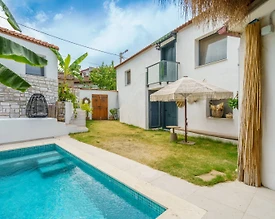 Kuşadası Kirazlı'da Huzurun Kucağında, Özel Havuzlu, Lüks Taş Villa - 2