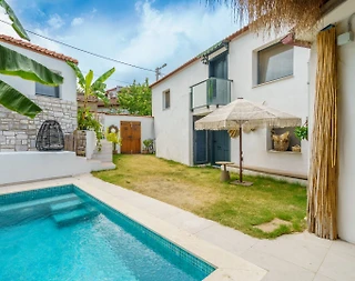 Kuşadası Kirazlı'da Huzurun Kucağında, Özel Havuzlu, Lüks Taş Villa - 2