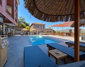 Kuşadası Kirazlı'da Modern Tasarımlı, Ortak Havuzlu, Jakuzili Oda - 3