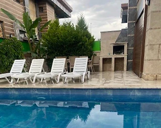 Kuşadası Soğucak'ta Denize Yakın, Özel Havuzlu, 4+1 Villa - 4