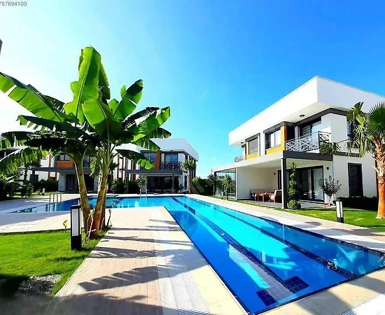 Kuşadası Soğucak'ta Elverişli Konumda, Ortak Havuzlu, Kiralık Villa - 1