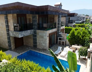 Kuşadası Soğucak'ta Elverişli Konumda, Özel Havuzlu, Lüks Villa - 1