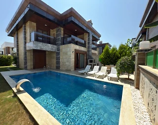 Kuşadası Soğucak'ta Elverişli Konumda, Özel Havuzlu, Lüks Villa - 2
