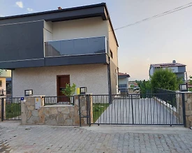 Kuşadası Soğucak'ta Merkezi Konumda, Özel Havuzlu, Konforlu Villa - 3