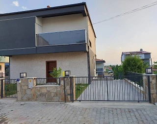Kuşadası Soğucak'ta Merkezi Konumda, Özel Havuzlu, Konforlu Villa - 3