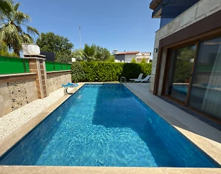 Kuşadası Soğucak'ta Modern Tasarımlı, Özel Havuzlu, Lüks Villa - 3