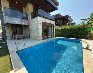 Kuşadası Soğucak'ta Modern Tasarımlı, Özel Havuzlu, Lüks Villa - 4