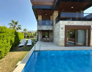 Kuşadası Soğucak'ta Modern Tasarımlı, Özel Havuzlu, Lüks Villa - 5