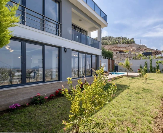 Muğla Fethiye'de Doğa ile İç İçe, Özel Havuzlu, Konforlu Villa - 1