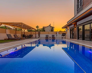 Serik Kadriye'de Nezih Konumda, Özel Havuzlu, Lüks Villa - 4