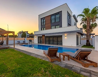 Serik Kadriye'de Nezih Konumda, Özel Havuzlu, Lüks Villa - 1