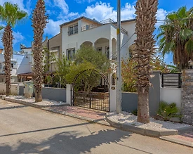 Serik Kadriye'de Merkeze Yakın, Geniş Bahçeli, Kiralık Villa - 2