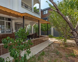 Serik Kadriye'de Merkeze Yakın, Geniş Bahçeli, Kiralık Villa - 3