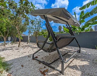 Serik Kadriye'de Merkeze Yakın, Geniş Bahçeli, Şık Villa - 5