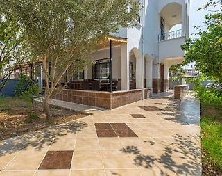 Serik Kadriye'de Merkeze Yakın, Geniş Bahçeli, Şık Villa - 4
