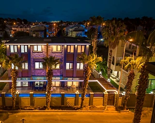 Serik Kadriye'de Merkezi Konumda, Özel Havuzlu, Kiralık Villa - 2