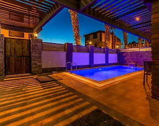 Serik Kadriye'de Merkezi Konumda, Özel Havuzlu, Kiralık Villa - 4