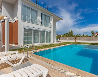 Serik Kadriye'de Sakin Konumda, Özel Havuzlu, Modern Villa - 1