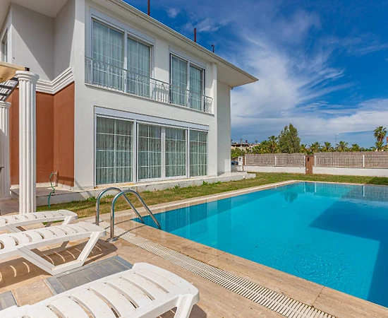 Serik Kadriye'de Sakin Konumda, Özel Havuzlu, Modern Villa - 1