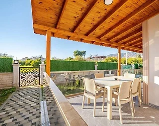 Muğla Köyceğiz'de Elverişli Konumda, Özel Havuzlu, Şık Villa - 2