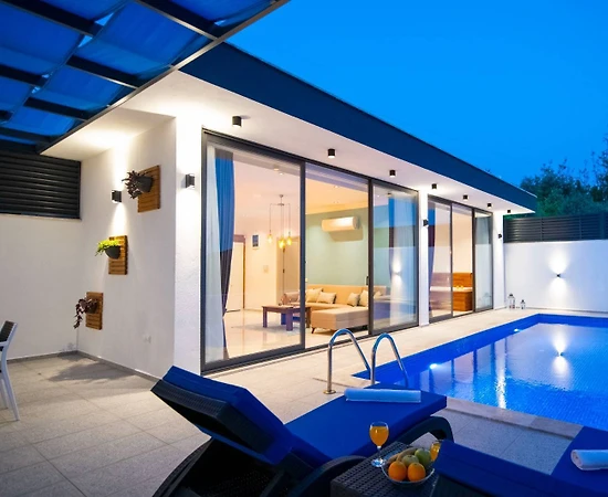 Kaş İslamlar'da Nezih Konumda, Özel Havuzlu, Balayı Villası - 1