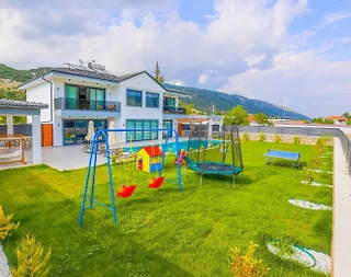 Kaş Sarıbelen'de Geniş Bahçeli, Özel Havuzlu, Olanaklı Villa - 4