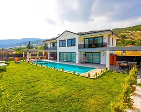 Kaş Sarıbelen'de Geniş Bahçeli, Özel Havuzlu, Olanaklı Villa - 3