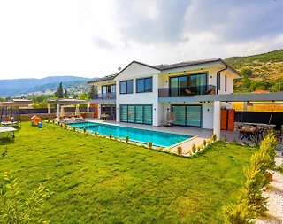 Kaş Sarıbelen'de Geniş Bahçeli, Özel Havuzlu, Olanaklı Villa - 3