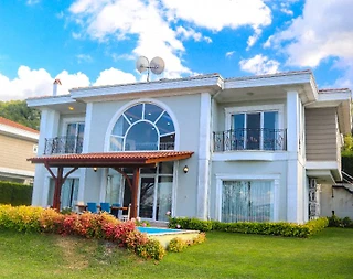 Sapanca'da Doğa Manzaralı, Özel Isıtmalı Havuzlu, Lüks Villa - 3