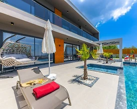 Kaş Üzümlü'de Muhteşem Manzaralı, Özel Havuzlu, Lüks Villa - 2