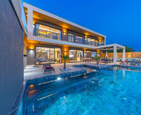 Kaş Üzümlü'de Muhteşem Manzaralı, Özel Havuzlu, Lüks Villa - 1