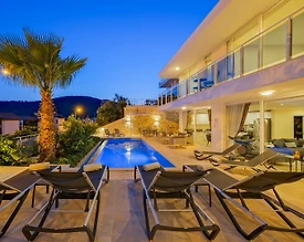 Kaş Kalkan'da Göz Alıcı Manzaralı, Özel Havuzlu, 4+1, Lüks Villa - 2
