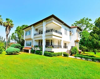 Ortaca Güzelyurt'ta 12 Kişilik, Özel Havuzlu, Modern Tasarımlı Villa - 1