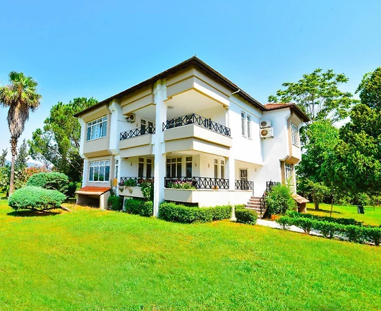 Ortaca Güzelyurt'ta 12 Kişilik, Özel Havuzlu, Modern Tasarımlı Villa - 1