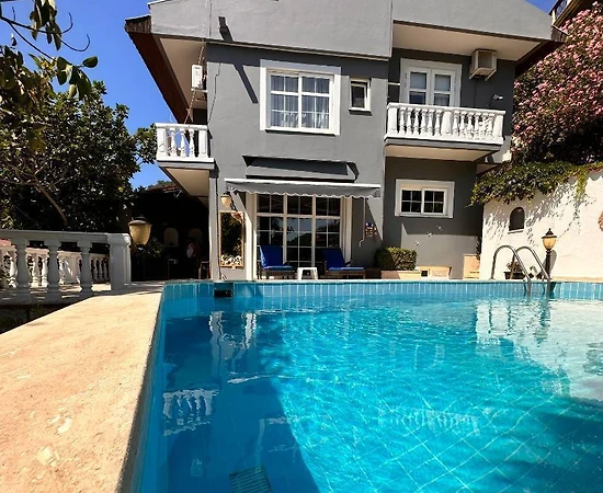 Muğla Marmaris'te Geniş Bahçeli, Özel Havuzlu, Kiralık Villa - 1
