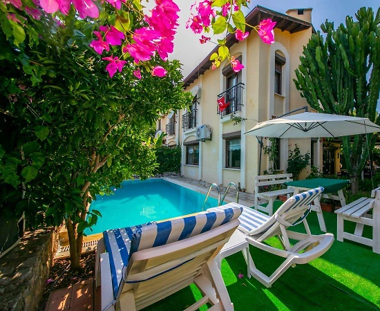 Muğla Marmaris'te Yeşillikler İçerisinde, Özel Havuzlu, Kiralık Villa - 1